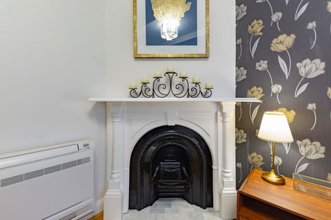 Heritage Townhouse Near Harbour Bridge - Nambucca Heads Accommodation 8