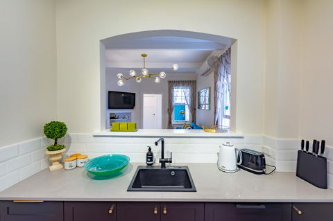 Heritage Townhouse Near Harbour Bridge - Nambucca Heads Accommodation 13