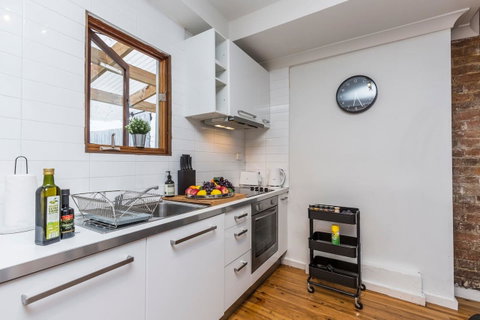 Chippendale Â· Quaint 1880â€™s Sydney Chippendale Terrace House - Nambucca Heads Accommodation 8