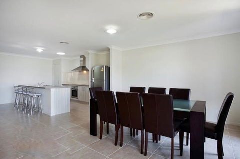 Jindabyne Executive - Nambucca Heads Accommodation 3