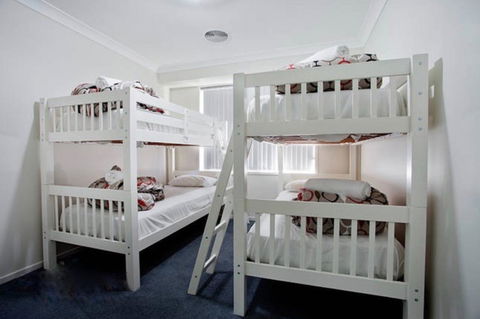 Jindabyne Executive - Nambucca Heads Accommodation 6