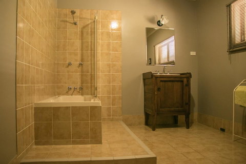 Ironstone Estate Lovedale - Nambucca Heads Accommodation 10