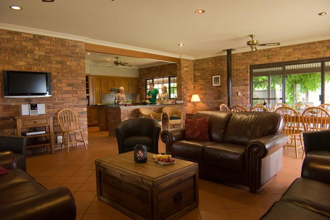 Ironstone Estate Lovedale - Nambucca Heads Accommodation 30