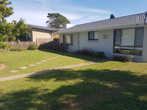 Golden Hill Cottage - Nambucca Heads Accommodation 0