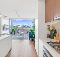 Large Light Luxe 3BDR 2BA Free Parking - walk to Sydney Uni and RPA - Nambucca Heads Accommodation