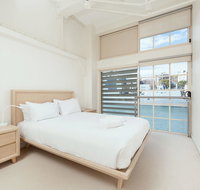 Waterfront Apartment on Sydney Harbour - Nambucca Heads Accommodation