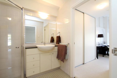 Waterfront Apartment On Sydney Harbour - Nambucca Heads Accommodation 4