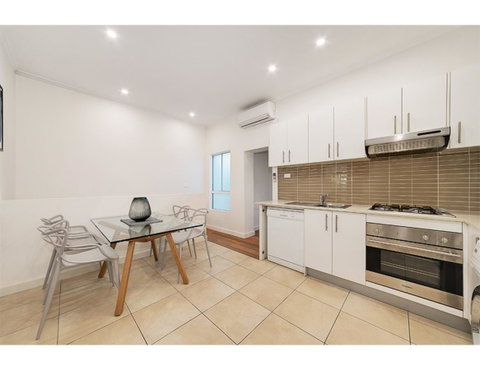 Walk To The City From This Renovated Heritage Gem - Nambucca Heads Accommodation 1