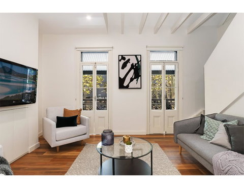 Walk To The City From This Renovated Heritage Gem - Nambucca Heads Accommodation 0