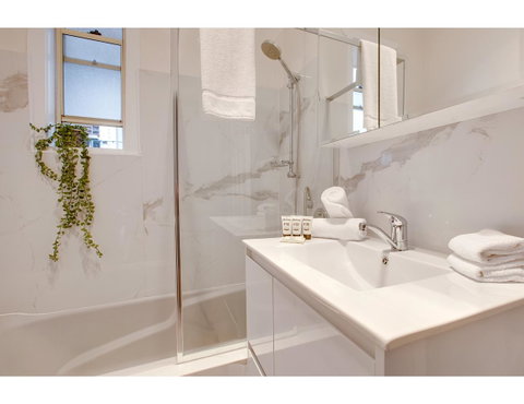 Large, Stylish And Quiet Penthouse Steps From Surf - Nambucca Heads Accommodation 2