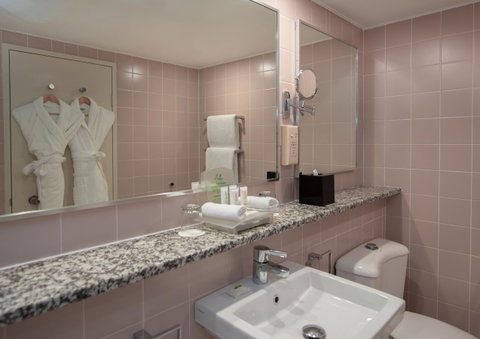 Crowne Plaza Sydney Airport, An IHG Hotel - Nambucca Heads Accommodation 4