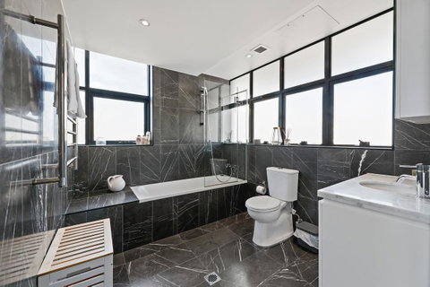 Darling Harbour Penthouse Views+Jacuzzi - Nambucca Heads Accommodation 3