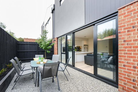 Boutique Stays-Murrumbeena Place 1 - Nambucca Heads Accommodation 3