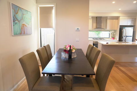 Brand New House Near Box Hill - Nambucca Heads Accommodation 3