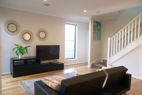 Brand New House Near Box Hill - Nambucca Heads Accommodation 2