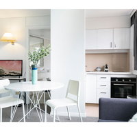 Bright modern studio steps from the action - Nambucca Heads Accommodation