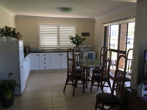 By The Lake - Lake Macquarie - Nambucca Heads Accommodation 2