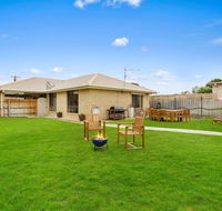 CAPEL Family Home large yard close to beach - Nambucca Heads Accommodation