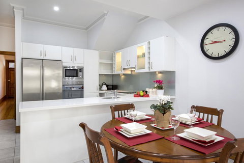 Carrington Charm - CBD - WiFi - Parking - Nambucca Heads Accommodation 3