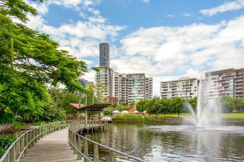 Central Brisbane 2 Bedrooms+1 Car Park+pool+gym - Nambucca Heads Accommodation 2