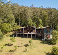 Chalet Beaumont - alluring appeal  stunning views - Nambucca Heads Accommodation