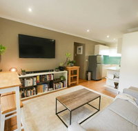 Chic Pet Friendly  500m to the Beach w/ parking - Nambucca Heads Accommodation