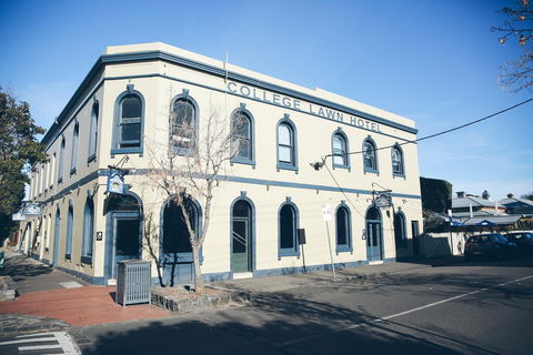 College Lawn Hotel - Nambucca Heads Accommodation 0