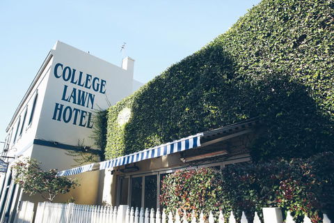 College Lawn Hotel - Nambucca Heads Accommodation 1