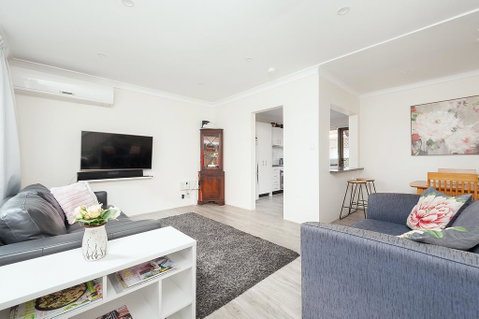 Comfy & Convenient @ Homebush West 300 Steps Train - Nambucca Heads Accommodation 1
