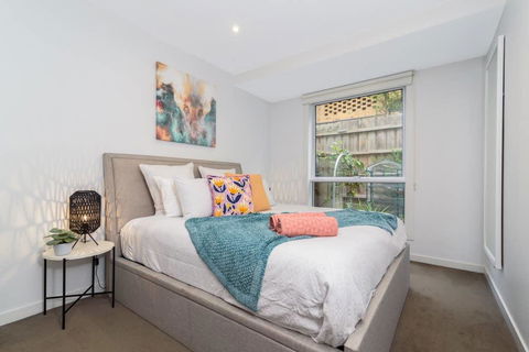Convenience And Luxury In Carnegie - Nambucca Heads Accommodation 3