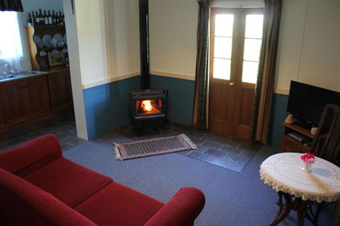 Coonawarra's Pyrus Cottage - Nambucca Heads Accommodation 1