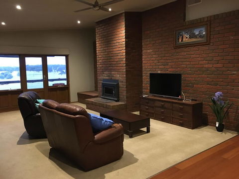 Country Farm House Close To Ballarat - Nambucca Heads Accommodation 3