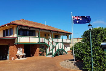 Dunelm House with Nambucca Heads Accommodation
