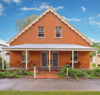 Eliza 1875 Red Brick Duplex Townhouse - Nambucca Heads Accommodation