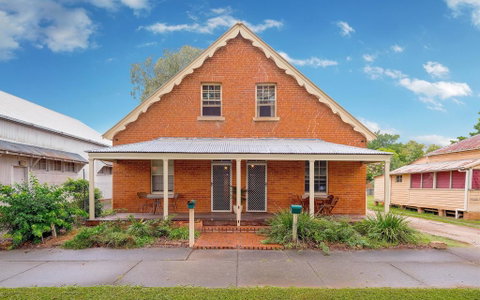 Eliza 1875 Red Brick Duplex Townhouse - Nambucca Heads Accommodation 0
