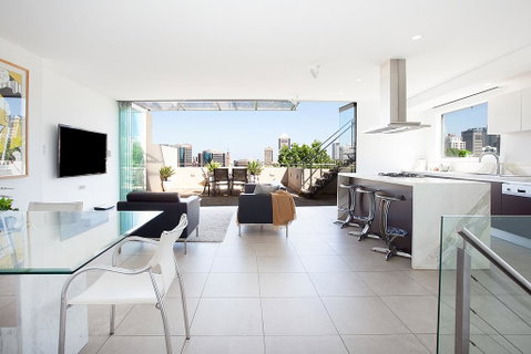Enjoy Leafy Urban Outlooks In Modern Lifestyle Retreat - Nambucca Heads Accommodation 0