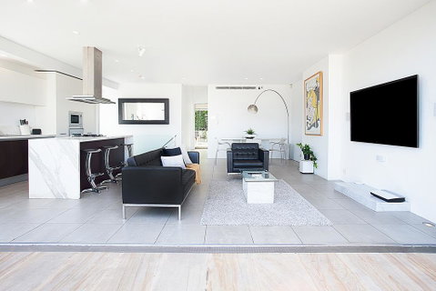 Enjoy Leafy Urban Outlooks In Modern Lifestyle Retreat - Nambucca Heads Accommodation 1