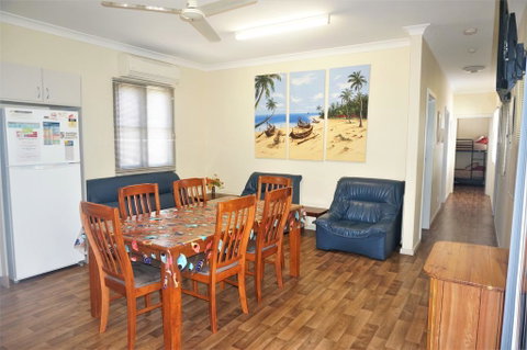 Exmouth Villas Unit 30 - Large Undercover Deck For Entertaining - Nambucca Heads Accommodation 2