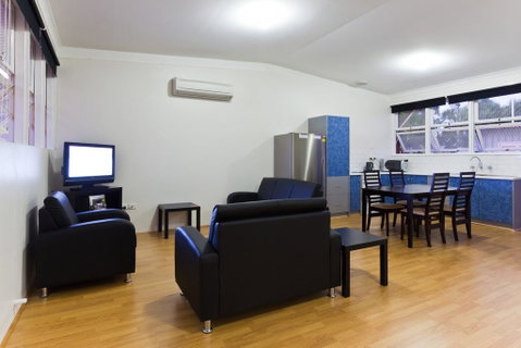 Exmouth Villas Unit 33 - Renovated Holiday Villa A Short Walk From Town Centre - Nambucca Heads Accommodation 2