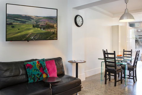 Explore Surry Hills From A Chic Inner City Terrace! - Nambucca Heads Accommodation 3