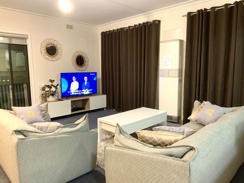 Family Home In Prime Location Melbourne - Nambucca Heads Accommodation 1