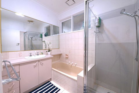 Family Home In Prime Location Melbourne - Nambucca Heads Accommodation 2