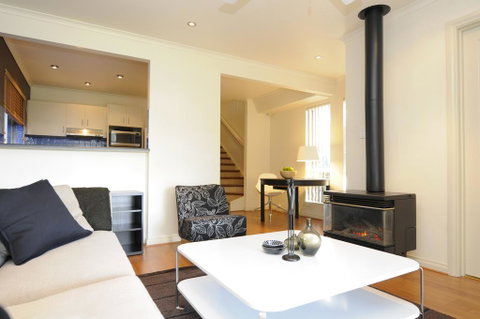 Feathers Serviced Townhouse - Nambucca Heads Accommodation 1