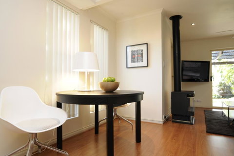 Feathers Serviced Townhouse - Nambucca Heads Accommodation 2