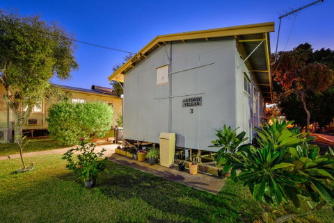 Getaway Villas Unit 3 - 3 Bedroom Self-Contained Villa With A Deck - Nambucca Heads Accommodation 1