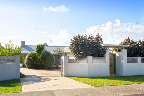 GIFFORD HOUSE - Nambucca Heads Accommodation 1