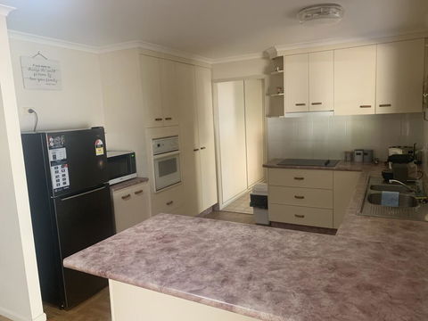 Gin Gin Budget Accommodation - Nambucca Heads Accommodation 3