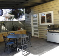 Guesthouse with Pool  BBQ - 10 kms from CBD - Nambucca Heads Accommodation
