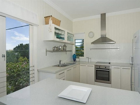 Henzell Street 28. Dicky Beach - Nambucca Heads Accommodation 3