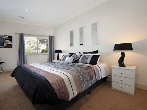 Hidden Gem In Cafe Strip! Chadstone + King Bed - Nambucca Heads Accommodation 3